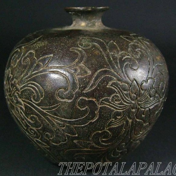 Chinese Quing Dynasty Red Copper Lotus Flowers Bottle Vase - Picture 6 of 10